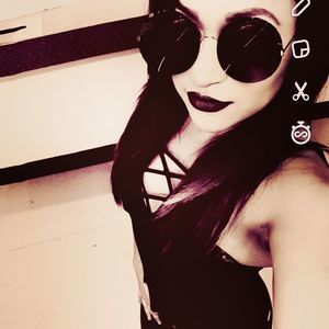 Meet your Posher, Hedi